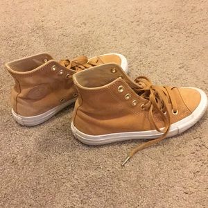 Tan converse
